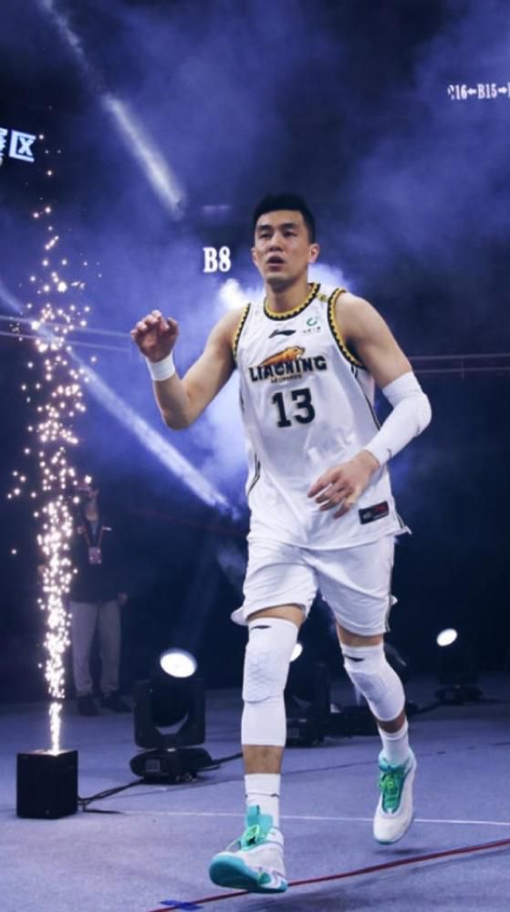 更想不通，这个男人为什么会救自己一命。